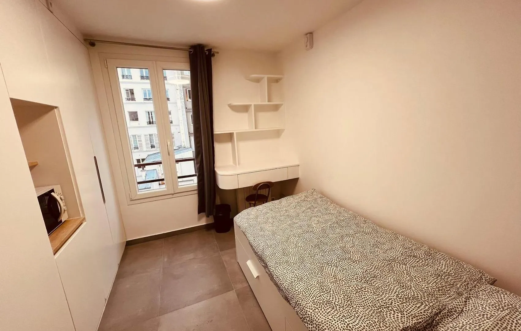 Charming Near Chatelet Saint Sauveur *